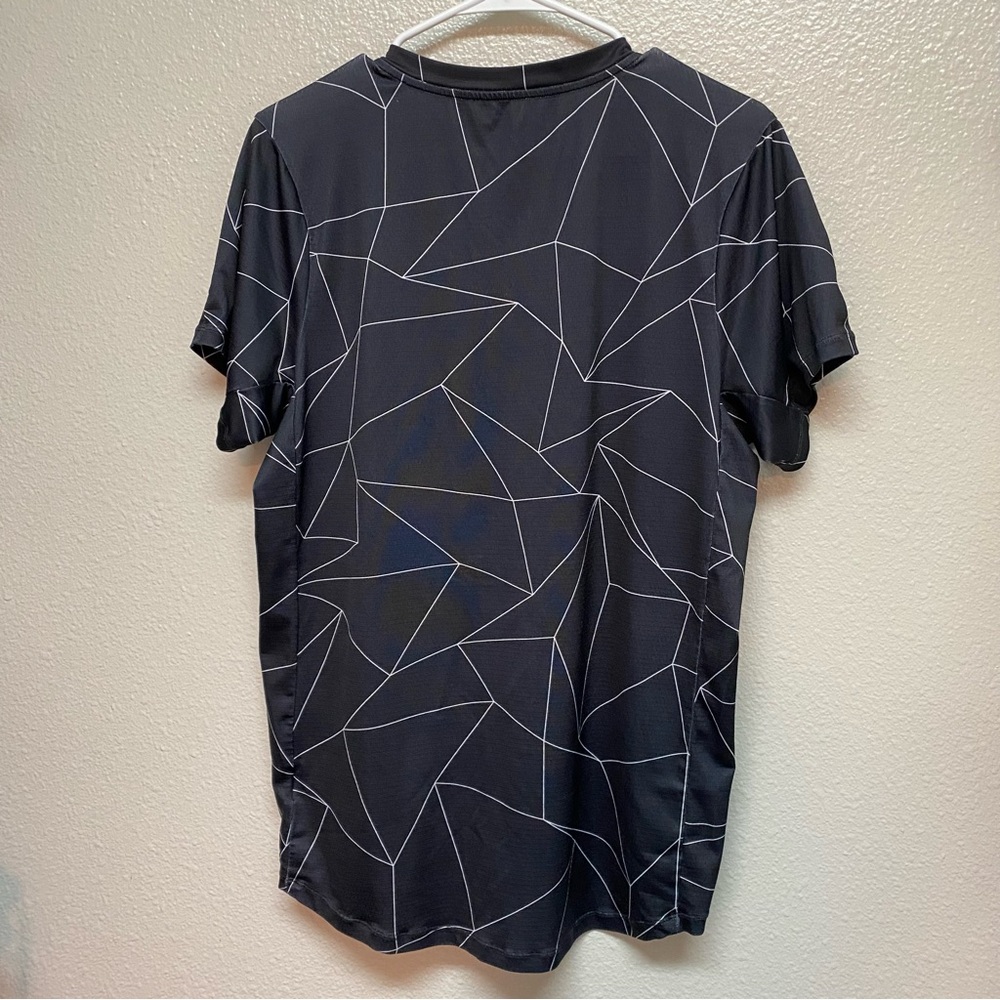 Nike DRI-FIT Slim Fit Short Sleeve Long Geometric Black Top, Size M - Picture 2 of 7